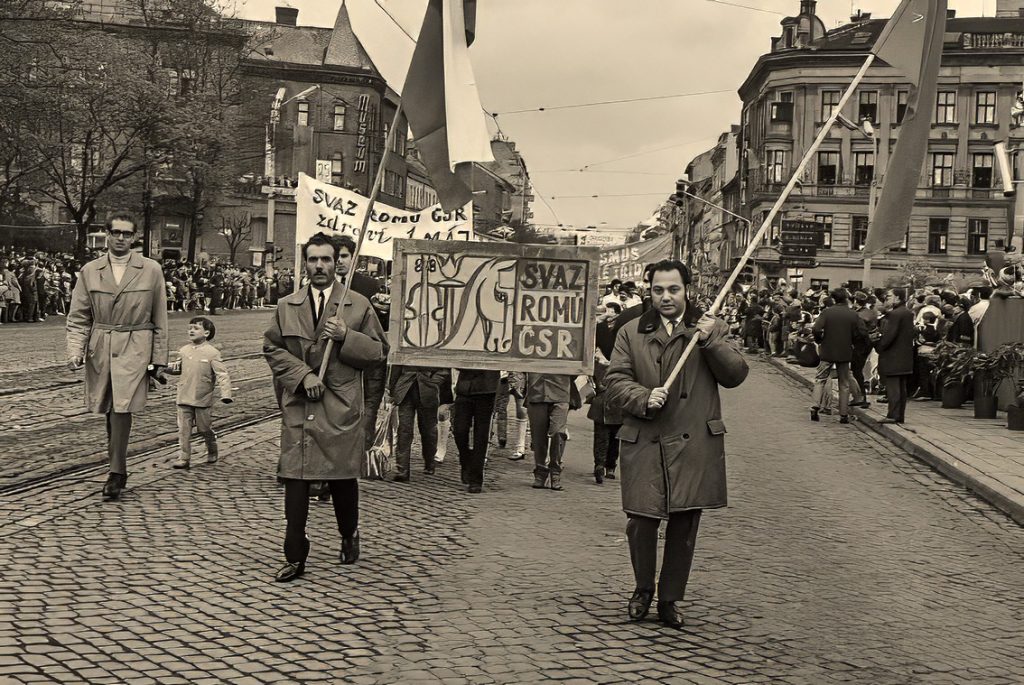 Průvod Svazu Romů ČSR v prvomájovém průvodu